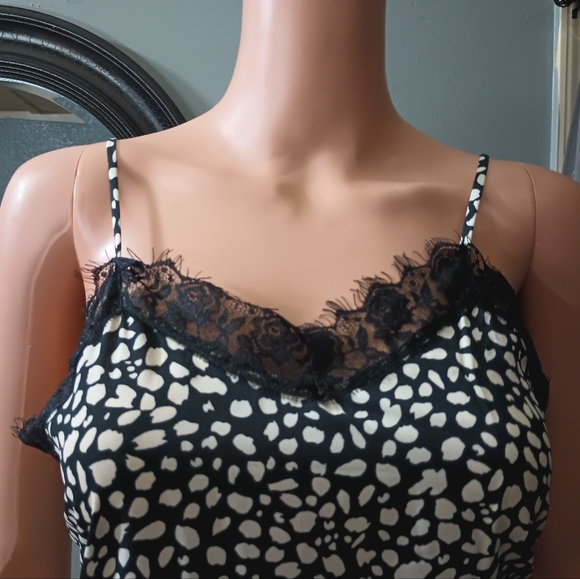 Tank Top/Camisole - Picture 2 of 10